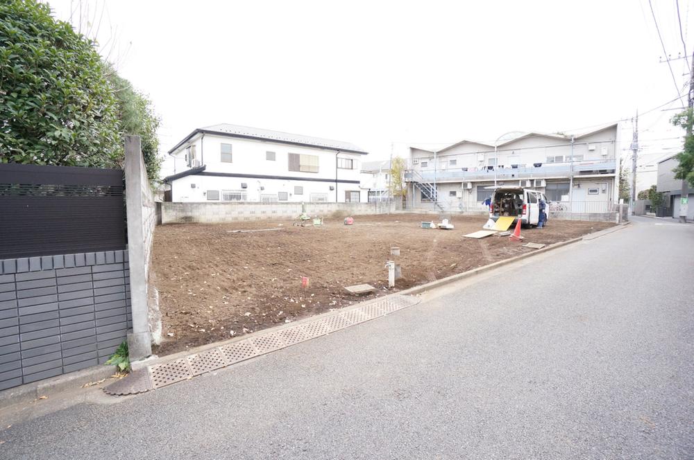 Local land photo. Suginami Minamiogikubo 4-chome, Center line to become a terminal station is "Ogikubo" land information of a 7-minute walk to the station. So close to the station, but not the unit price is cheap, It has become a property that can be game about more than enough in the location and size. 