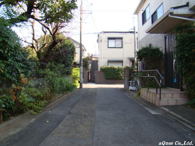 Local photos, including front road. Local (11 May 2013) Shooting