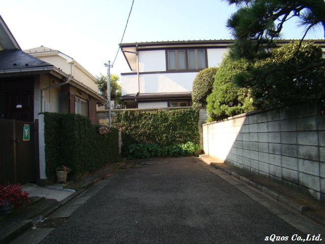 Local photos, including front road. Local (11 May 2013) Shooting