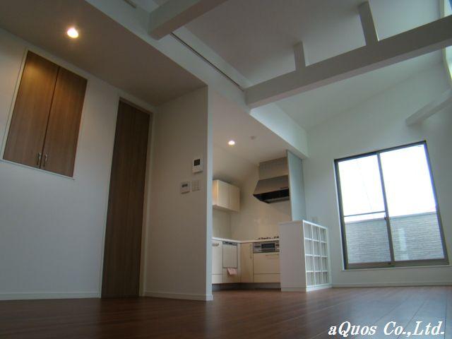 Same specifications photos (living). Same specifications