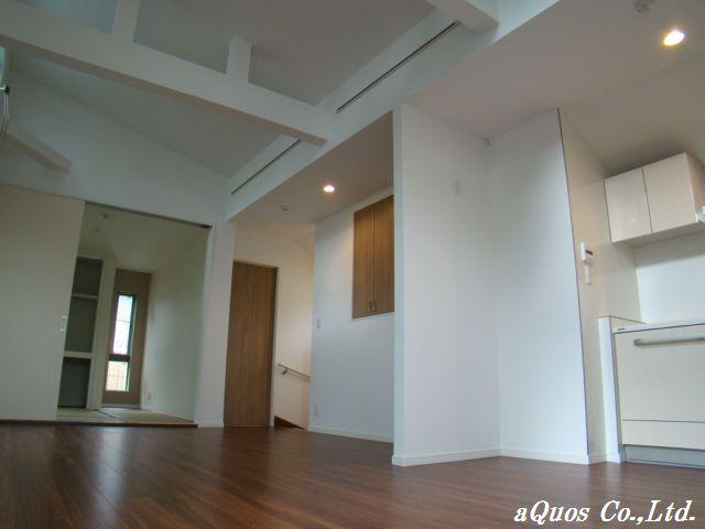 Same specifications photos (living). Same specifications