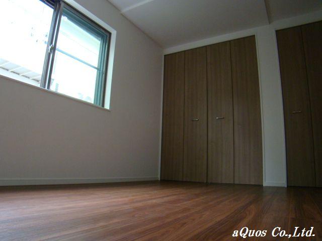 Same specifications photos (Other introspection). Same specifications