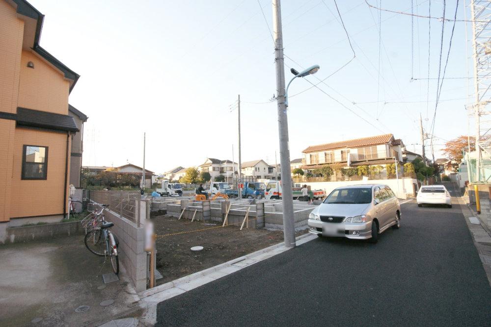 Local photos, including front road. Front road is less car street, Small children is also safe.