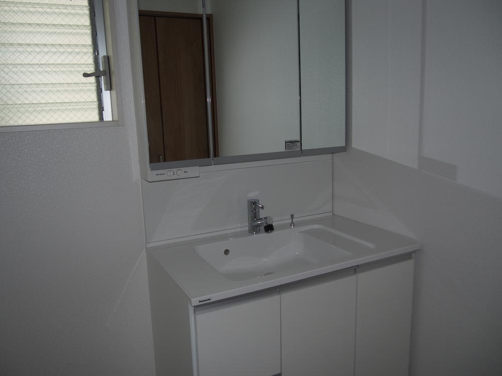 Wash basin, toilet. B Building room (November 2013) Shooting