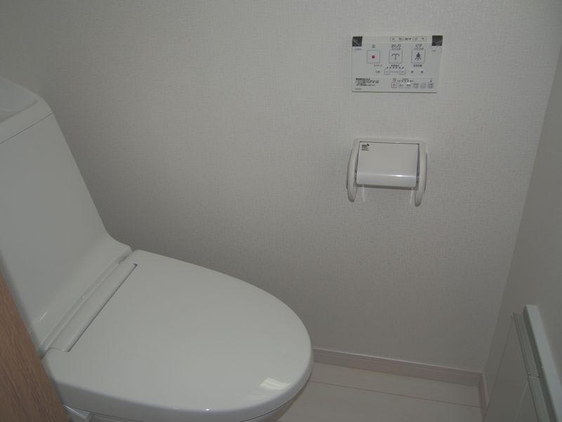 Toilet. B Building room (November 2013) Shooting