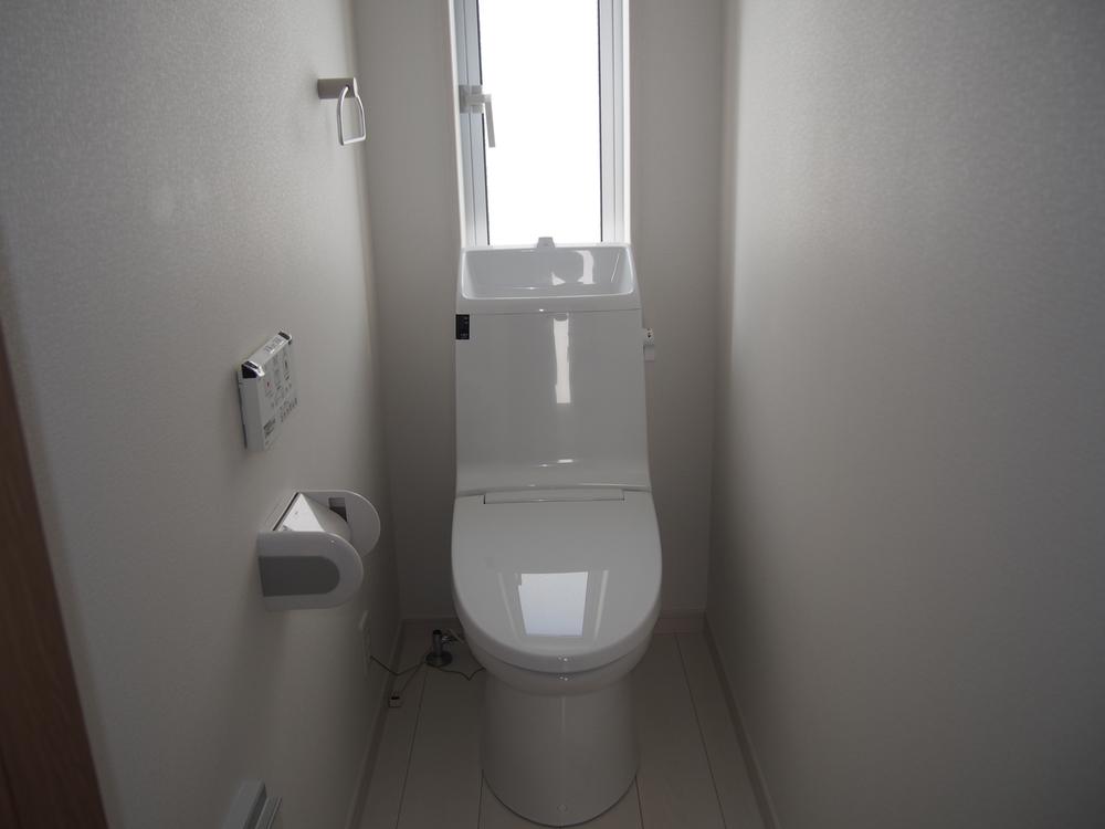 Toilet. B Building room (November 2013) Shooting