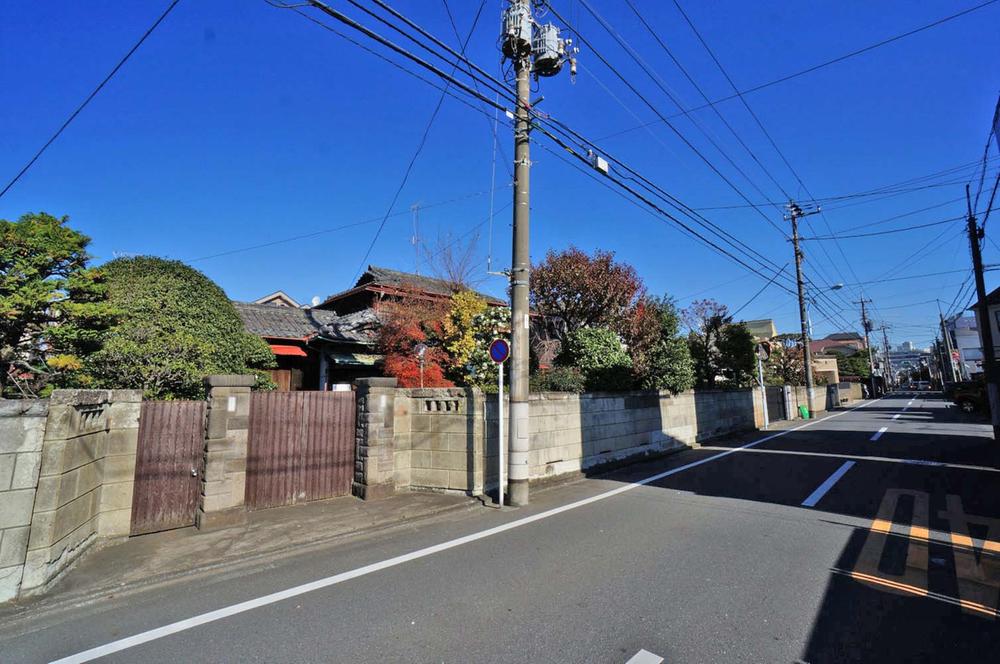 Local photos, including front road. It has also become just to calm housing around