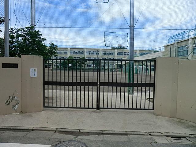 Junior high school. 400m to Suginami Ward Higashihara Junior High School