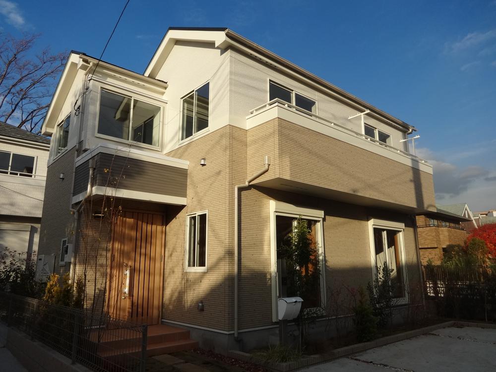 Local appearance photo. Local (12 May 2013) Shooting