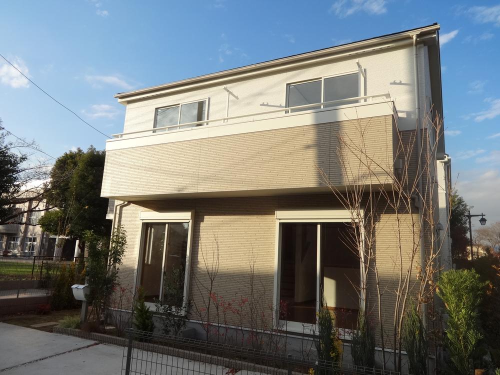 Local appearance photo. Local (12 May 2013) Shooting