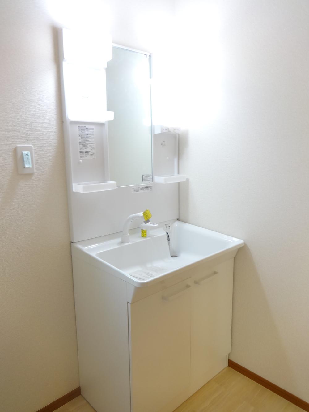 Wash basin, toilet. Indoor (12 May 2013) Shooting