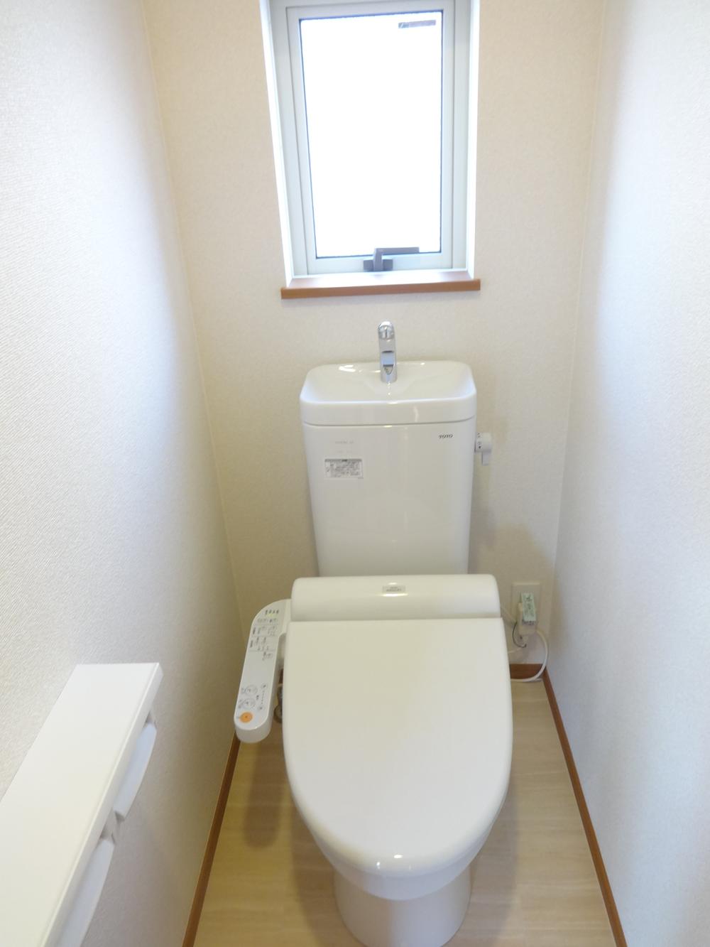 Toilet. Indoor (12 May 2013) Shooting