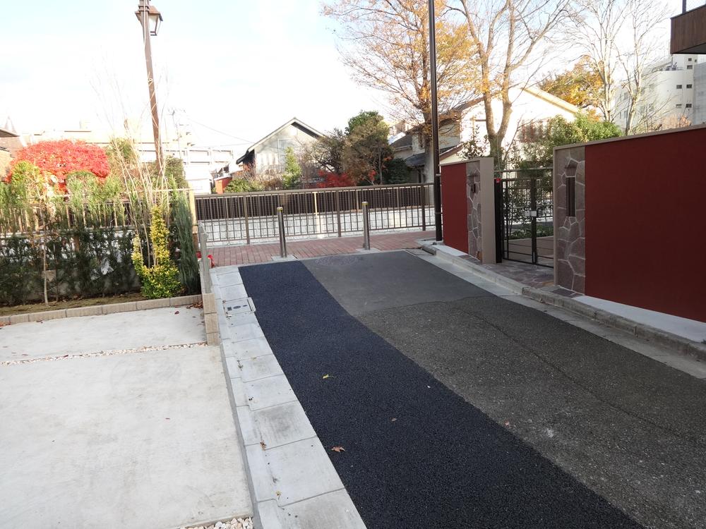 Local photos, including front road. Local (12 May 2013) Shooting