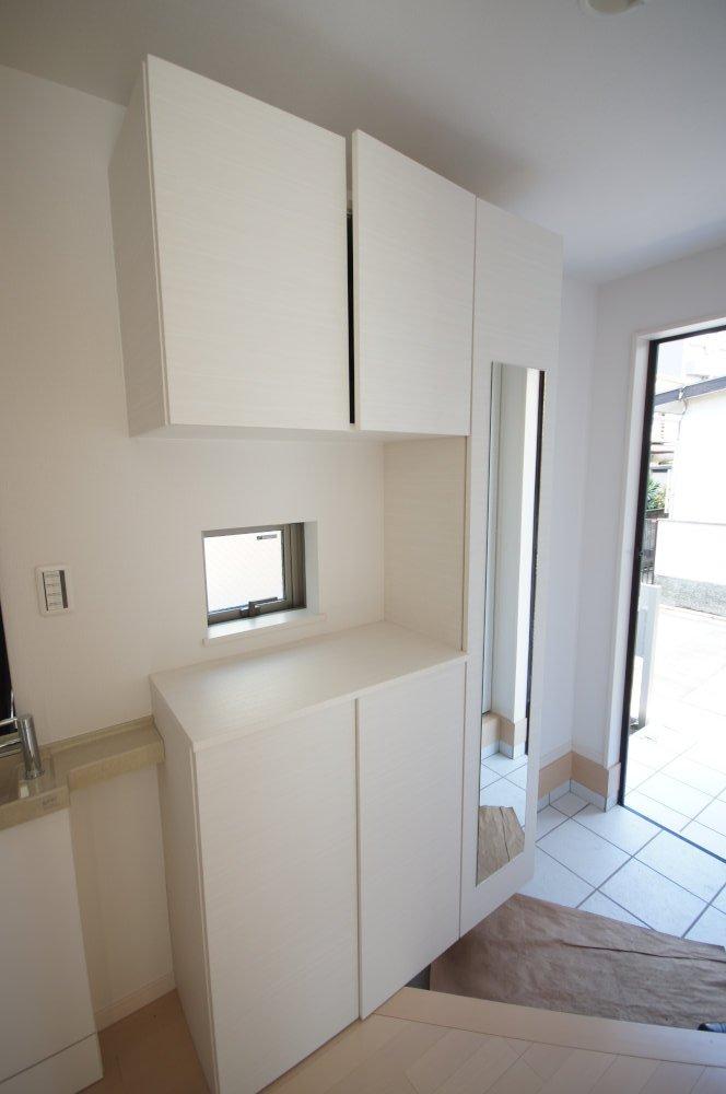 Same specifications photos (Other introspection). It will be the entrance of construction cases. Storage capacity is excellent. 