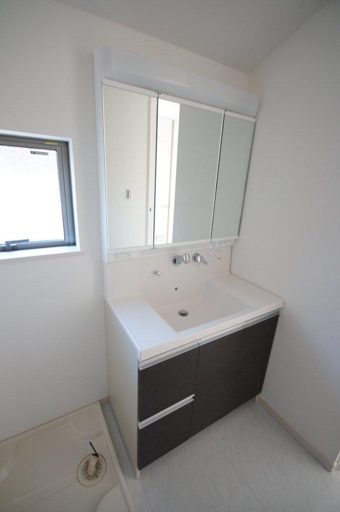 Same specifications photos (Other introspection). It becomes the example of construction of the wash basin. Stylish finish. 