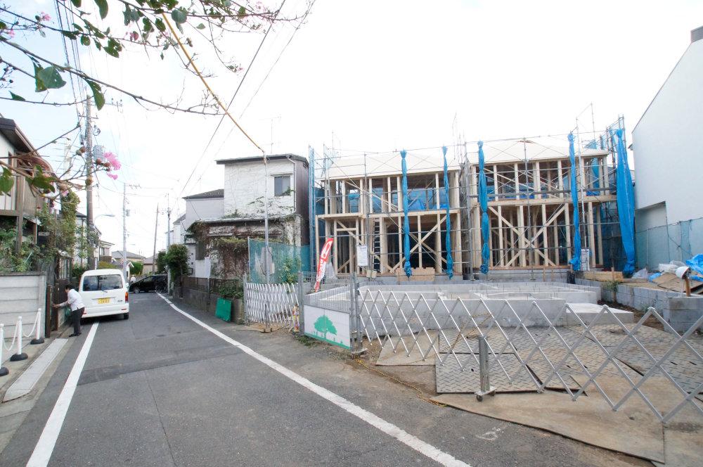 Local photos, including front road. Front road is less car street, Small children is also safe. 