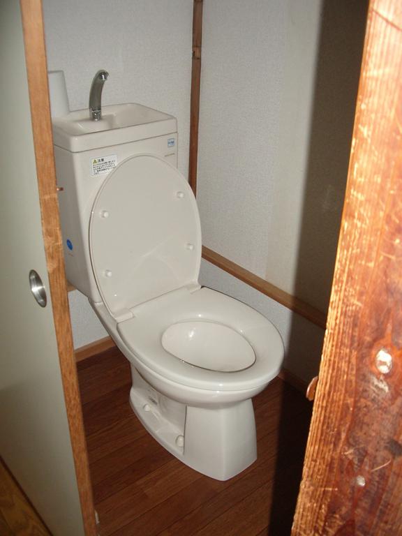 Toilet. It is a joint toilet.