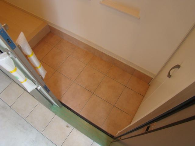 Entrance. Local (11 May 2013) Shooting