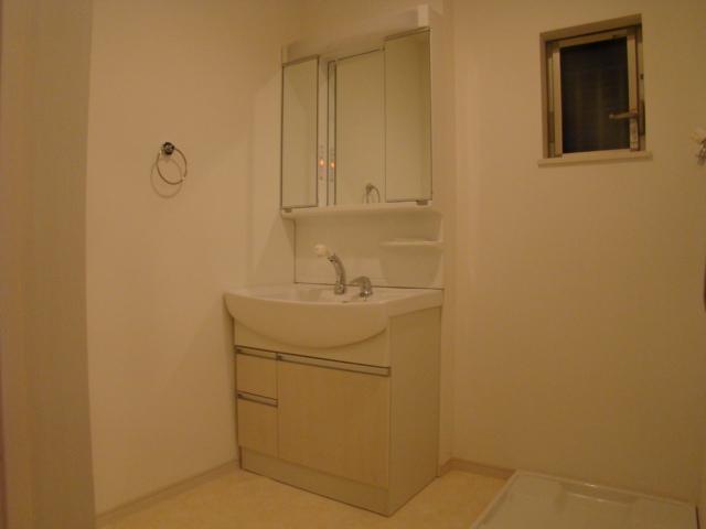 Wash basin, toilet. Indoor (11 May 2013) Shooting