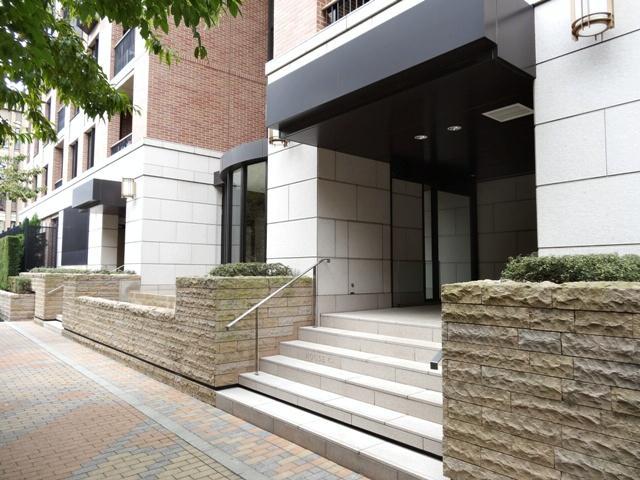 Entrance. Common areas