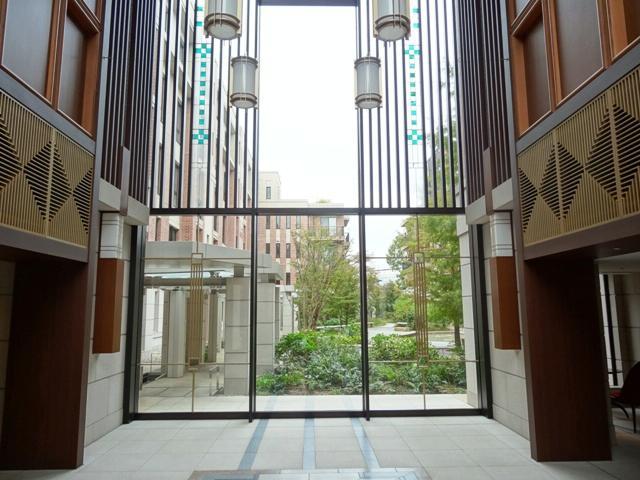 Entrance. Common areas