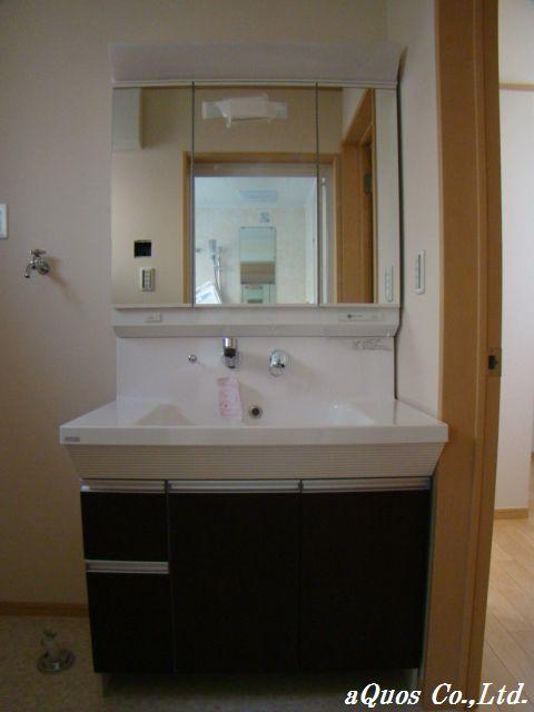 Wash basin, toilet. Indoor (10 May 2013) Shooting