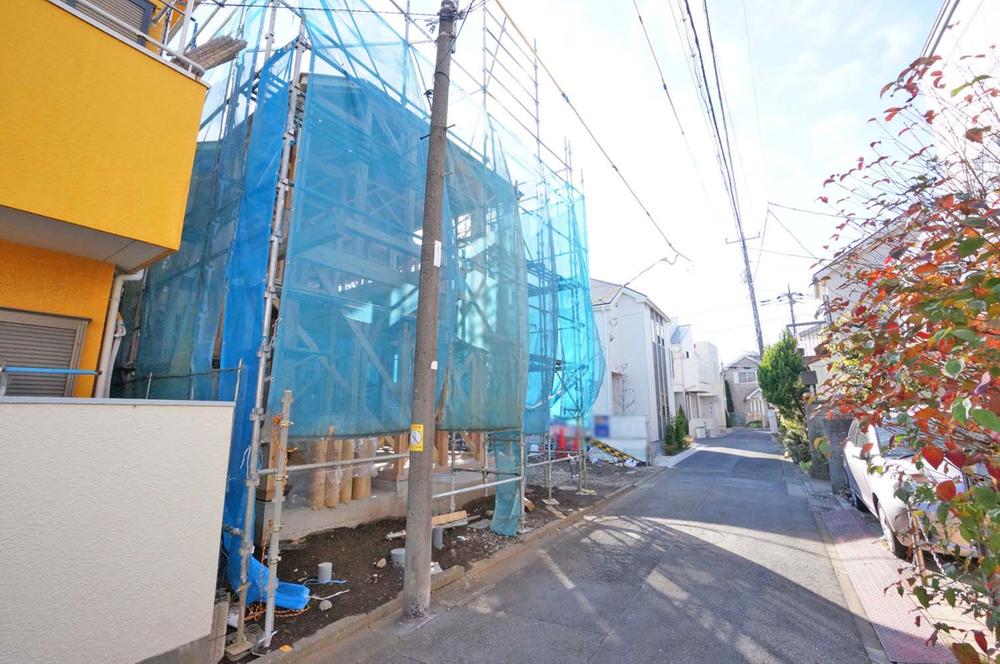 Local photos, including front road. Front west road