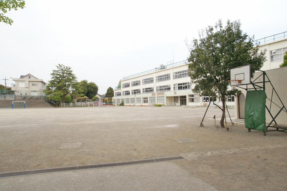 Primary school. 362m to Suginami Ward Kutsukake Elementary School