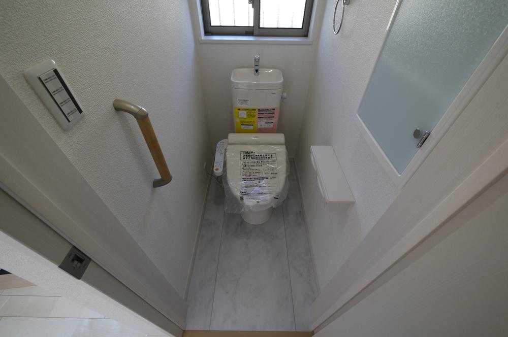 Toilet. Indoor (12 May 2013) Shooting