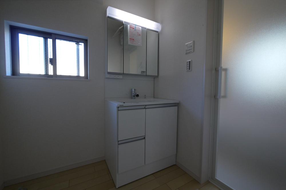 Wash basin, toilet. Indoor (12 May 2013) Shooting