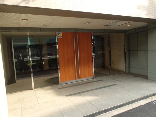 Entrance. Common areas