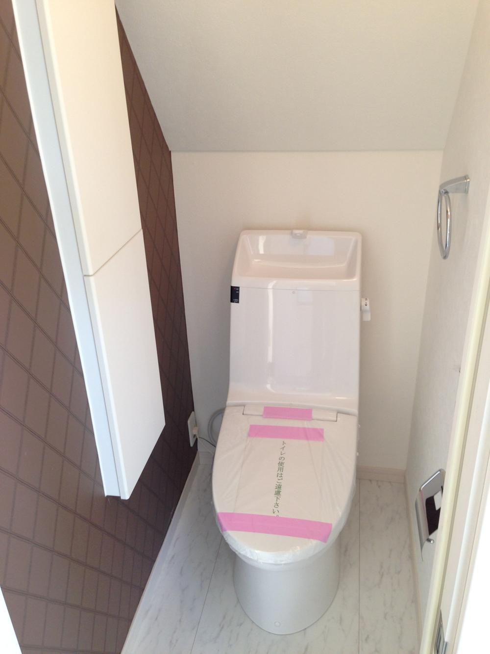 Toilet. Indoor (11 May 2011) Shooting