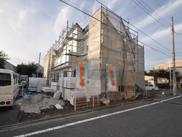 Local appearance photo. 4 Building During construction