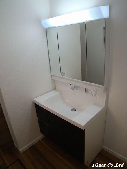 Wash basin, toilet. Indoor (12 May 2013) Shooting