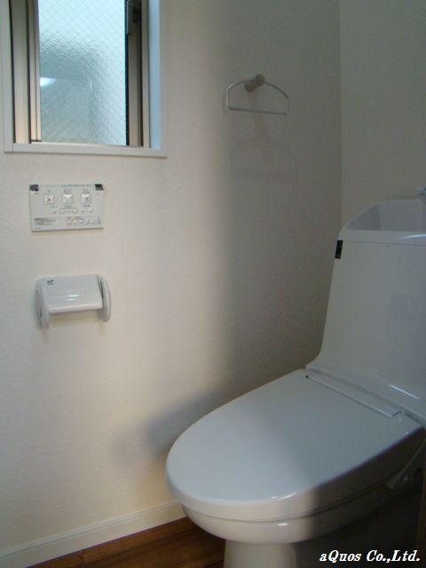 Toilet. Indoor (12 May 2013) Shooting