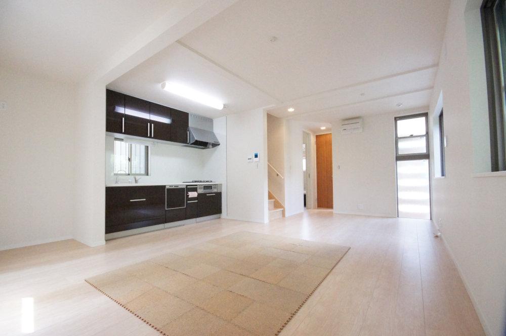 Same specifications photos (living). Example of construction