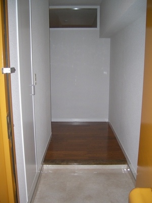 Entrance. This room was the white tones!