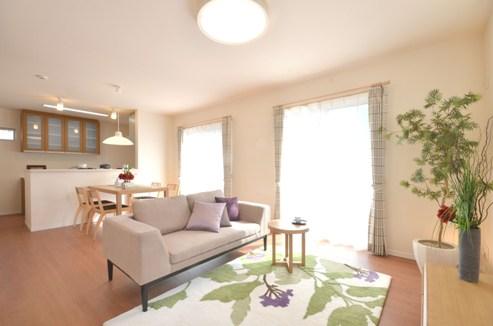 Living. 16 Building Living (H25.2_Tsukisatsuei) becomes a furnished sale 16 Building model house. That might help to new life sofa ・ Dining set ・ Bet is sold, such as is attached to. 