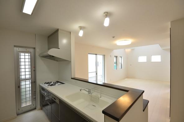 Kitchen. 18 Building kitchen (H25.7_Tsukisatsuei)