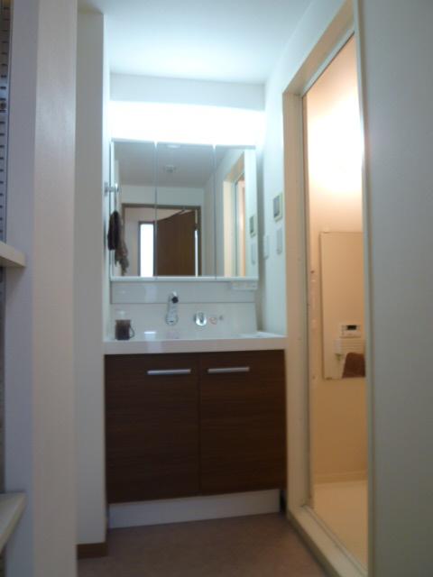 Wash basin, toilet. Indoor (March 2013) Shooting