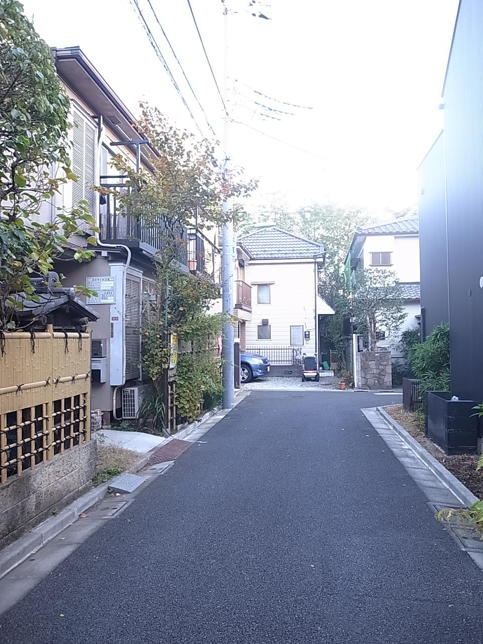 Local photos, including front road. Contact road Driveway 4.0m