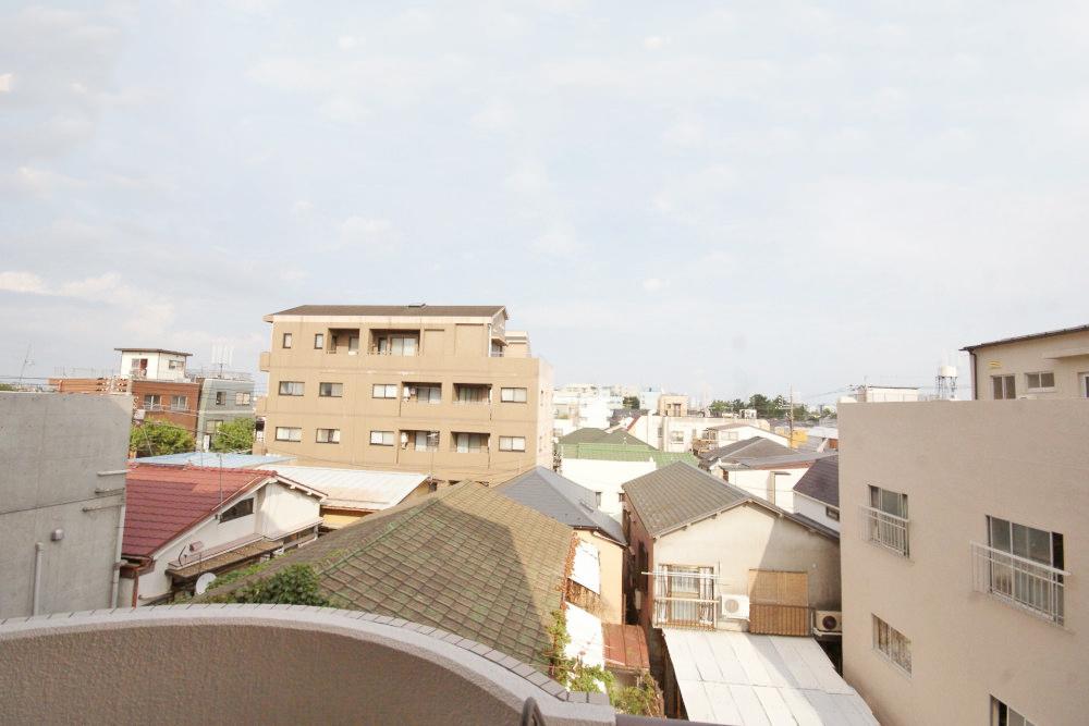 View photos from the dwelling unit. It is the east side of the balcony. Surrounding view is also good because it has become a low building.