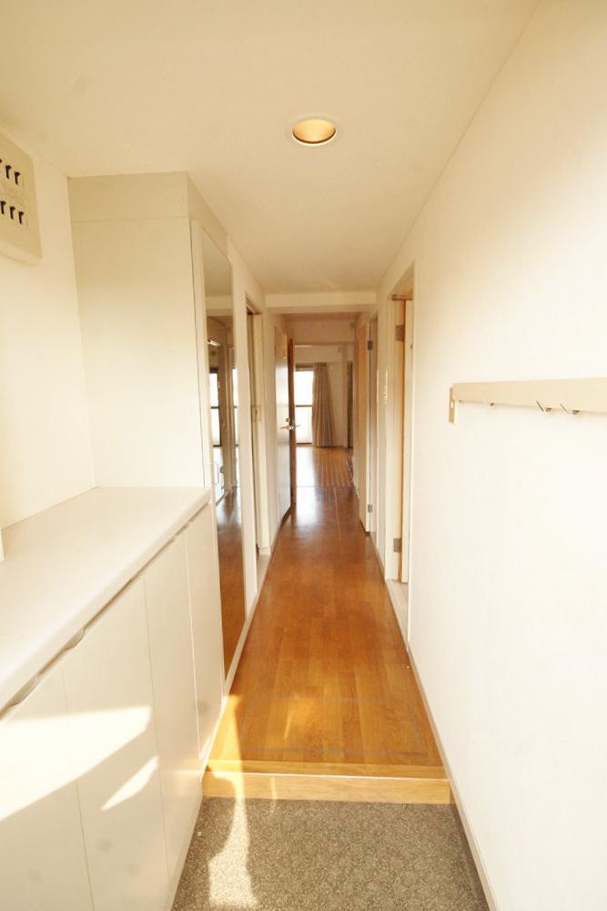 Entrance. Bright open corridor.