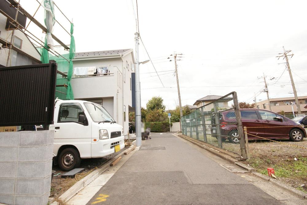 Local photos, including front road. Zenshitsuminami direction. 