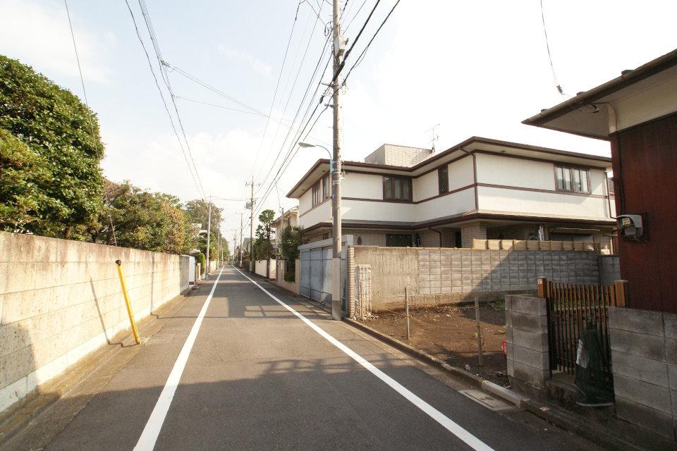 Local photos, including front road. Because front of 6m road, Parking is also happy to.