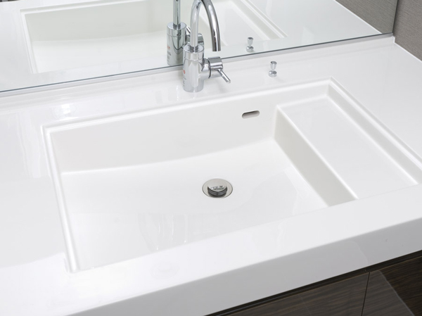 Bathing-wash room.  [Artificial marble basin bowl] Counter and bowl in the integrally molded with no easy seam of care, Beautiful luster artificial marble. A bowl of linear square form, It will produce the urban basin space.