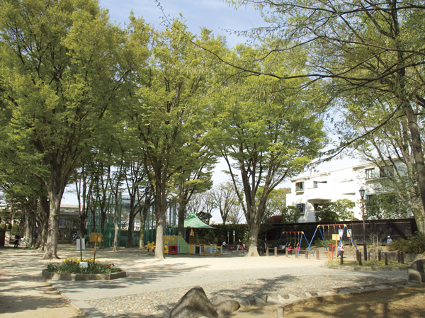 Surrounding environment. Omiya before park (about 160m ・ A 2-minute walk)