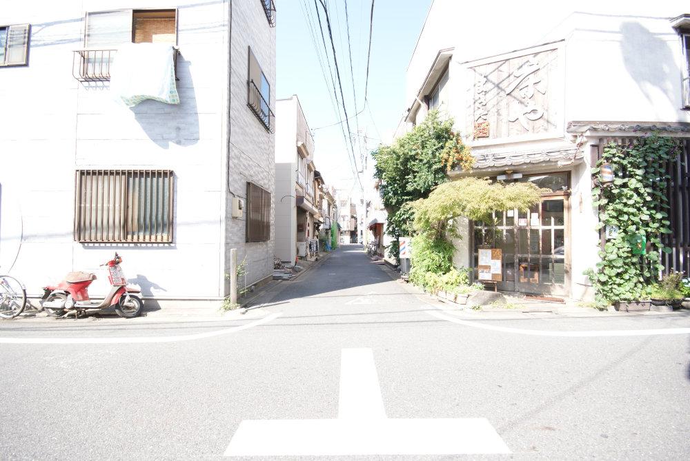 Local photos, including front road. This location, which is quickly out to the mall. It is convenience preeminent.