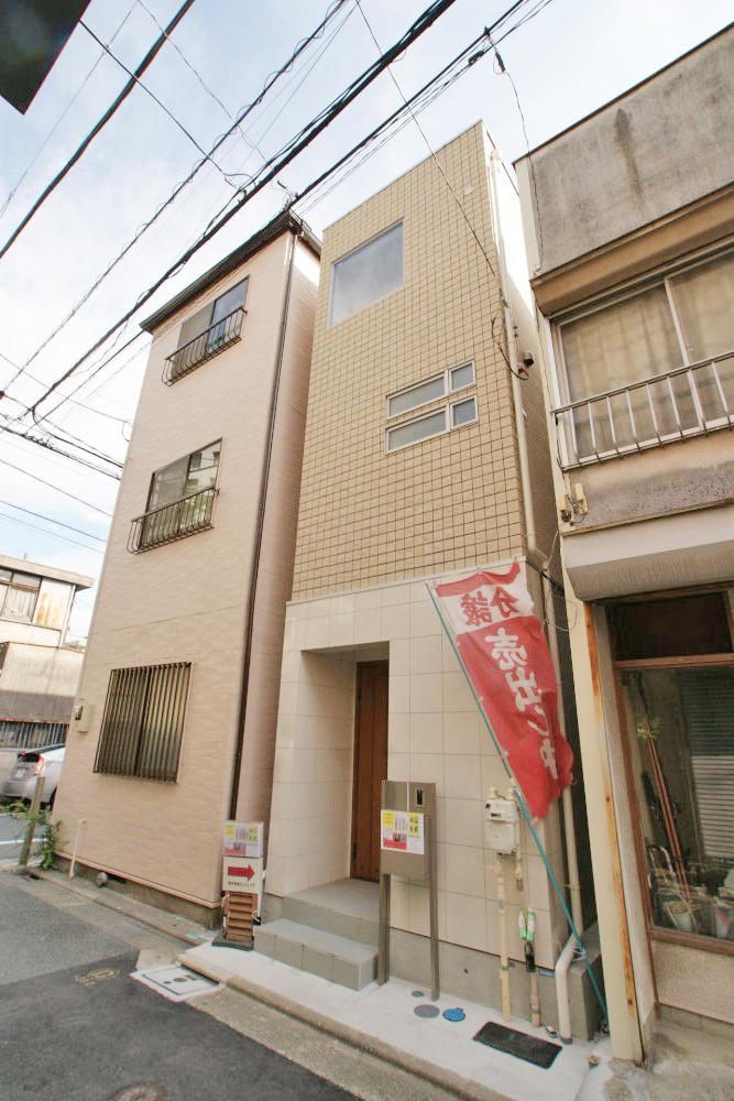 Local appearance photo. Newly built single-family Suginami Nishiogiminami 2-chome. Limited is one building site. Since it has been completed, You can preview any time. Center line is a good location of "Nishiogikubo" station 4 minutes walk. price, Please feel the charm of the place.