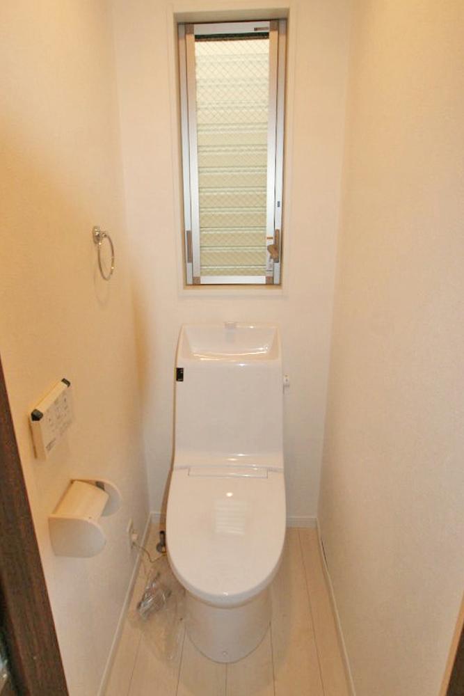 Toilet. It will bidet with toilet.